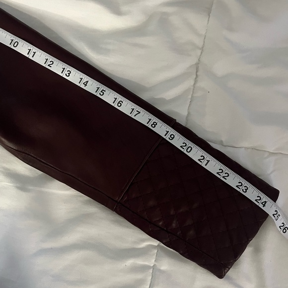 Neiman Marcus Classic cherry/brown 100% leather jacket. Quilted accents.  Sz L - Picture 4 of 8